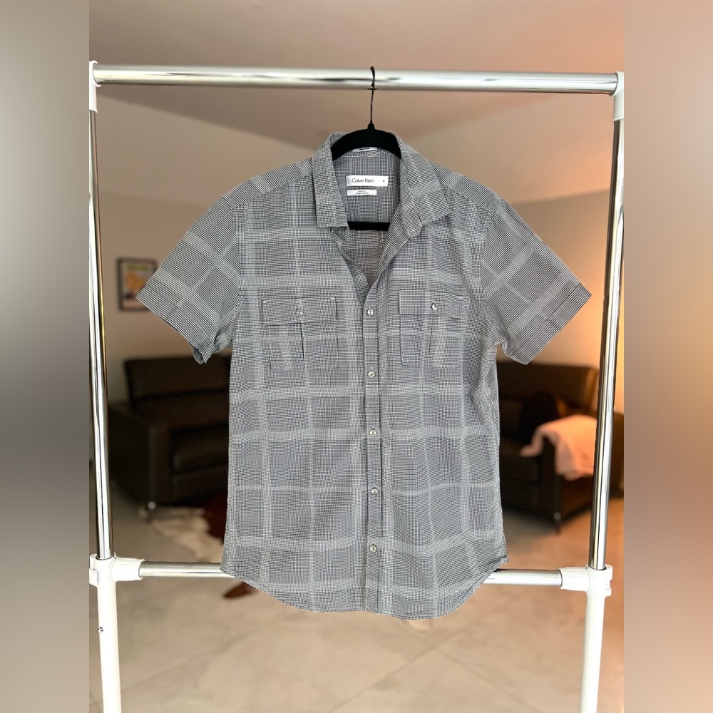 Calvin Klein body fit black & white short sleeve checkered shirt Sz M